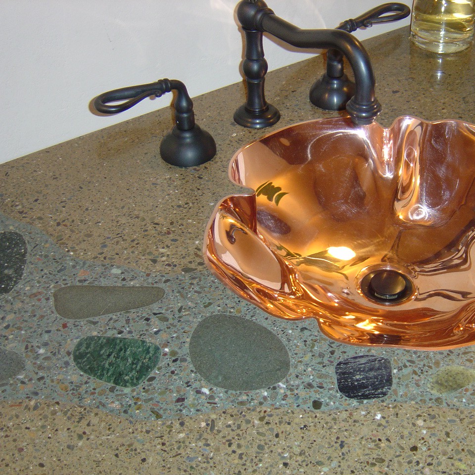 Crenelated copper w rocks